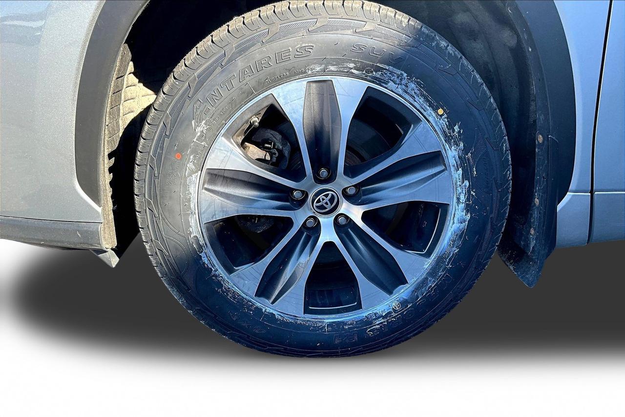 2020 Toyota Highlander AWD  | New Brakes | Remote Start | Tow Package Photo