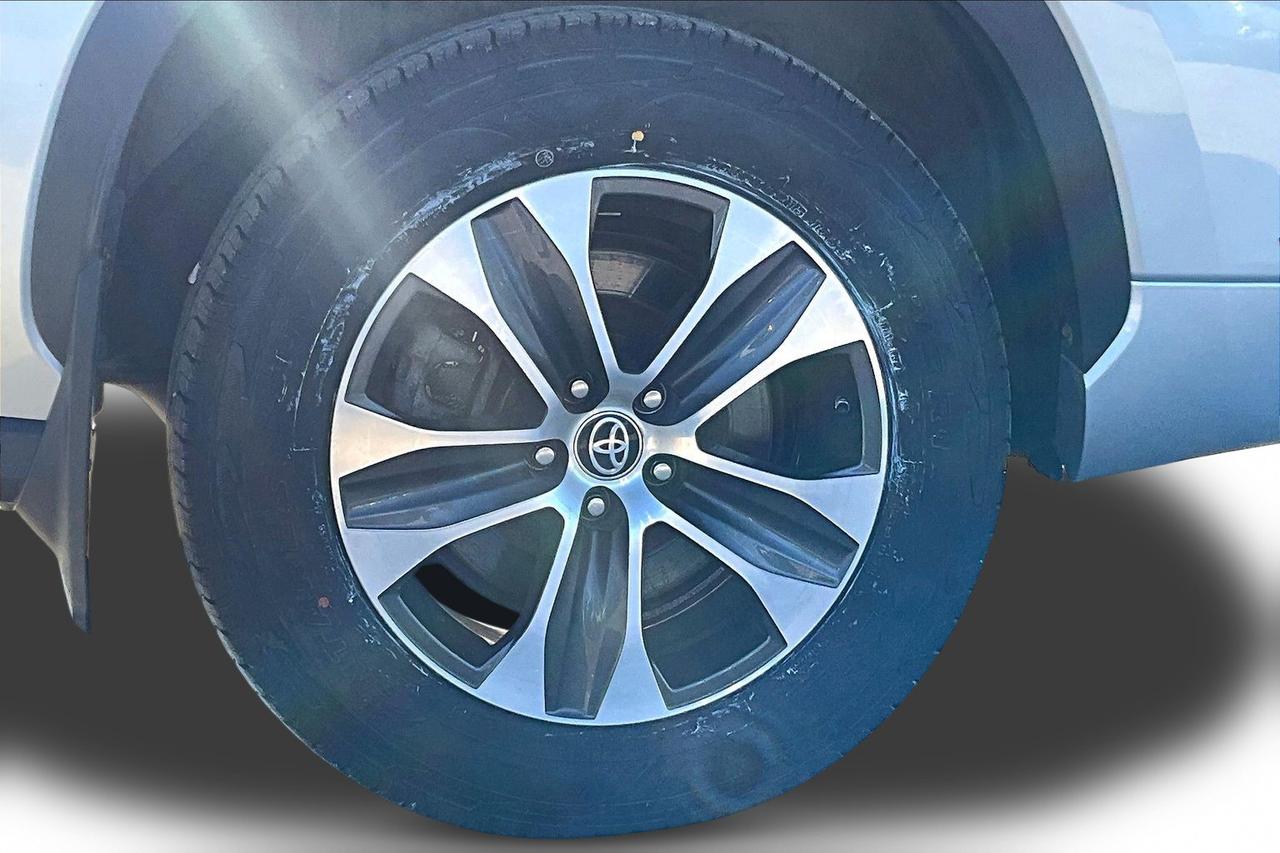 2020 Toyota Highlander AWD  | New Brakes | Remote Start | Tow Package Photo