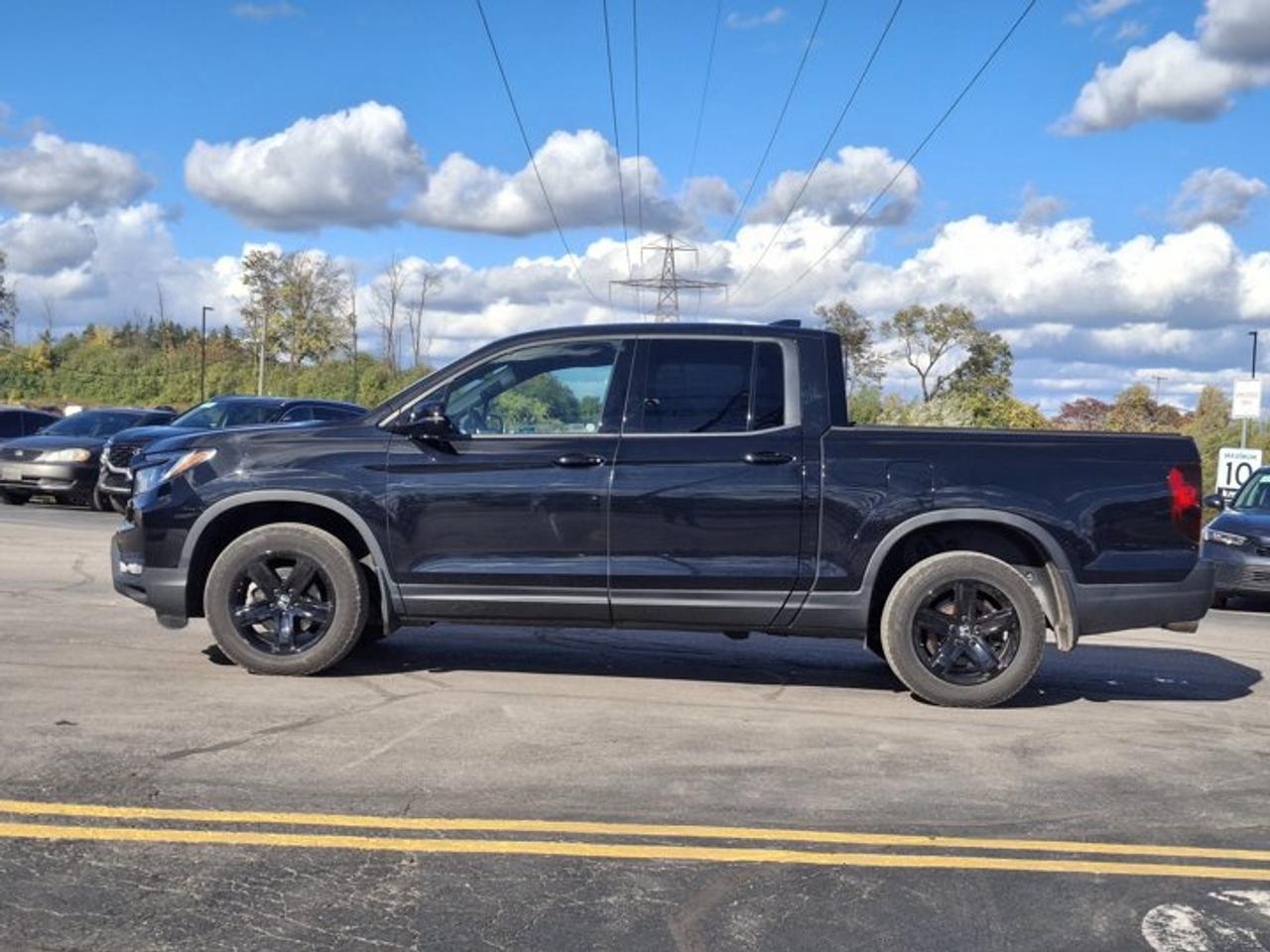 2022 RAM 1500 Classic Express 4x4 | Night Edition | Sport Hood | Bucket Seats | Wheel + Sound Group | Carplay & More ! Photo1