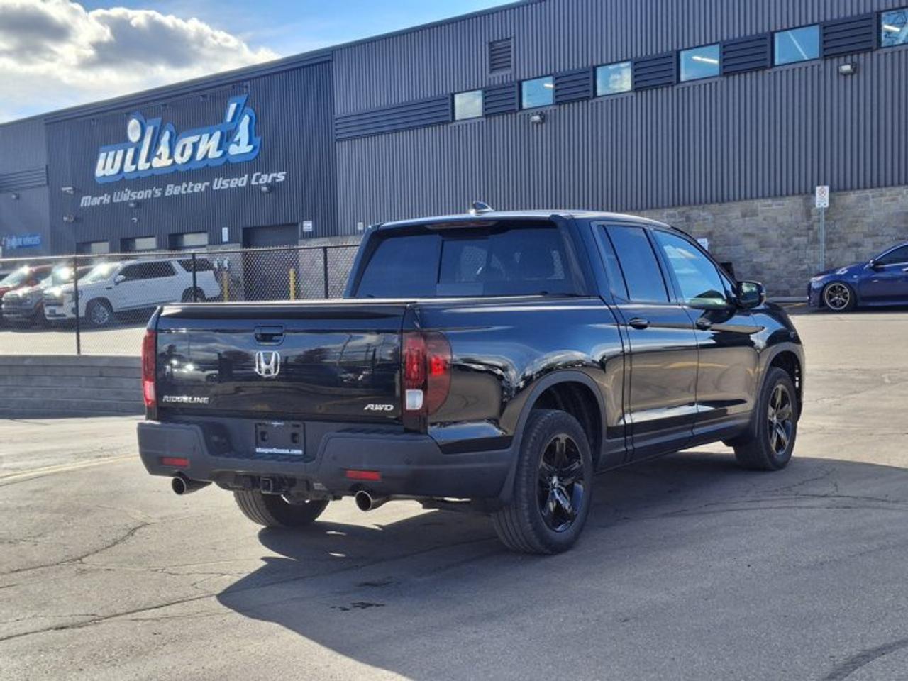 2022 RAM 1500 Classic Express 4x4 | Night Edition | Sport Hood | Bucket Seats | Wheel + Sound Group | Carplay & More ! Photo
