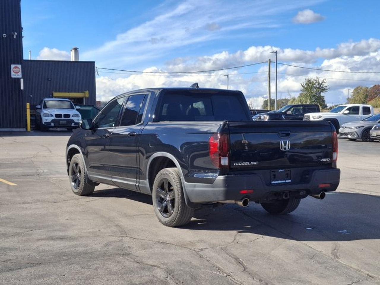 2022 RAM 1500 Classic Express 4x4 | Night Edition | Sport Hood | Bucket Seats | Wheel + Sound Group | Carplay & More ! Photo