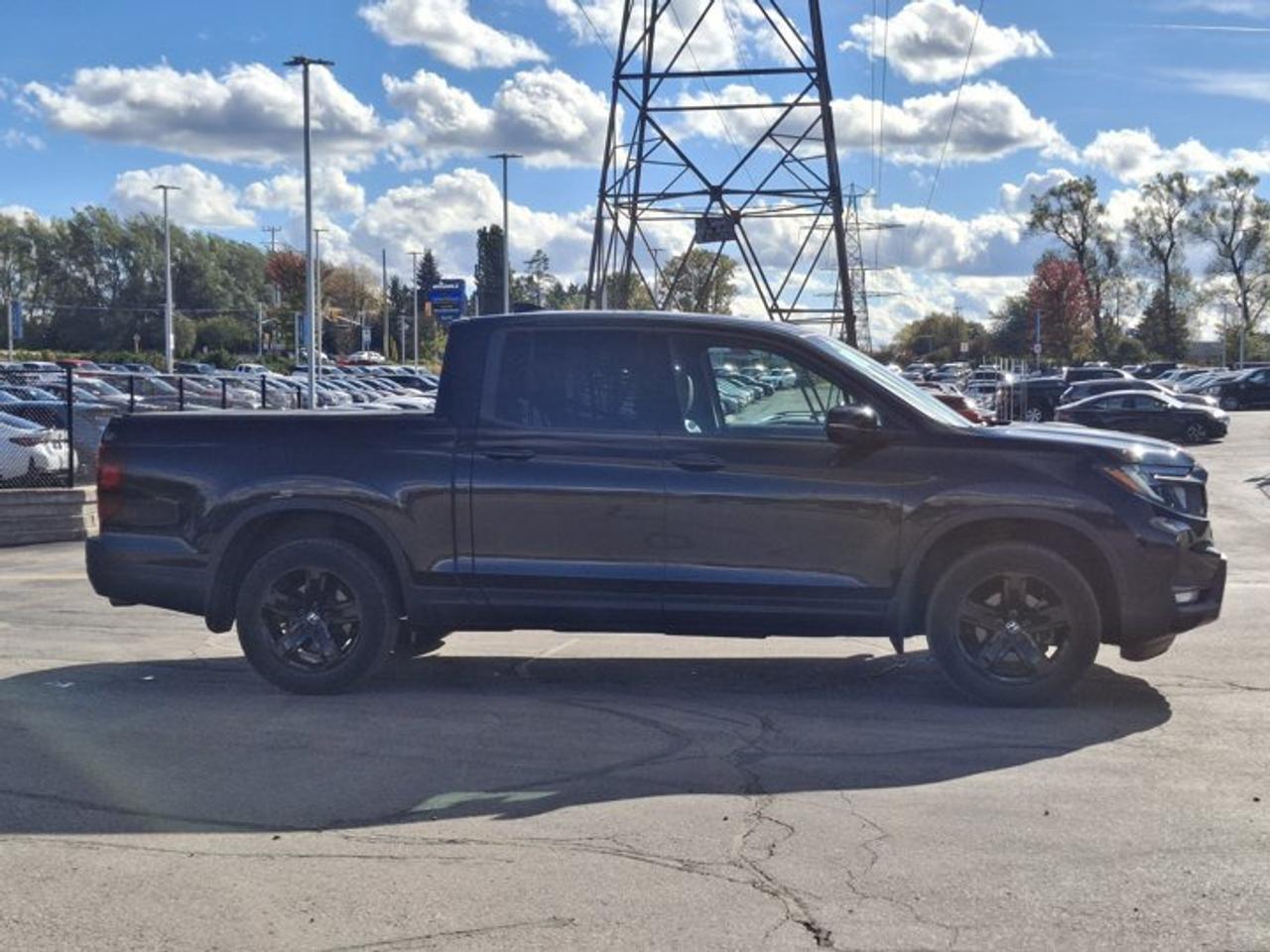 2022 RAM 1500 Classic Express 4x4 | Night Edition | Sport Hood | Bucket Seats | Wheel + Sound Group | Carplay & More ! Photo