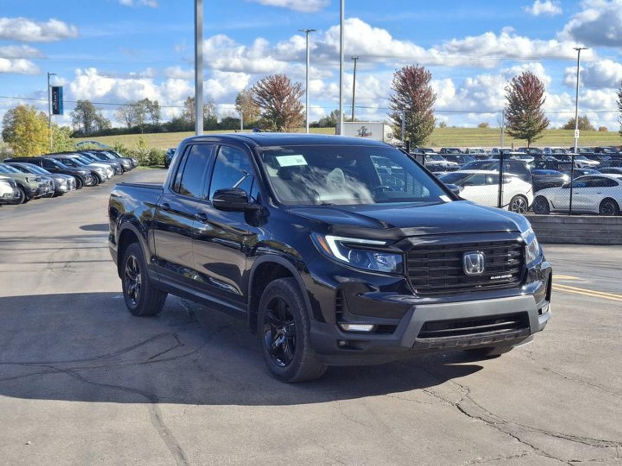 2022 RAM 1500 Classic Express 4x4 | Night Edition | Sport Hood | Bucket Seats | Wheel + Sound Group | Carplay & More ! Photo