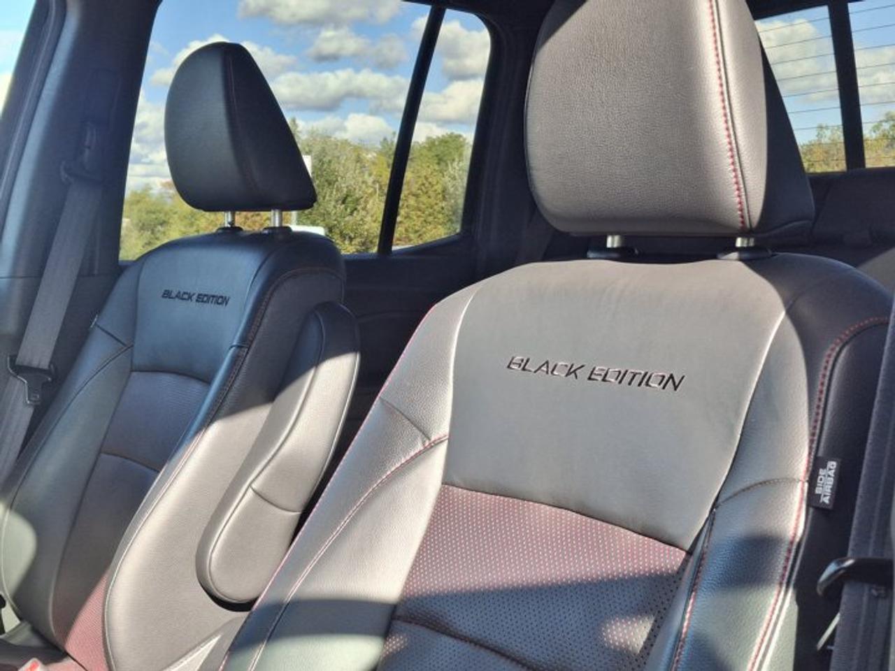 2022 RAM 1500 Classic Express 4x4 | Night Edition | Sport Hood | Bucket Seats | Wheel + Sound Group | Carplay & More ! Photo