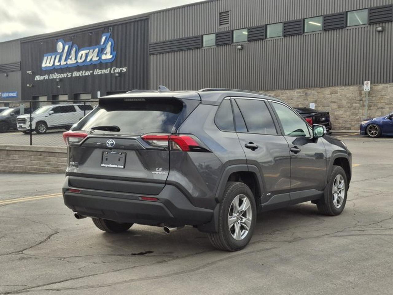 2023 Toyota RAV4 Hybrid LE AWD | Radar Cruise | Heated Seats | CarPlay + Android | Rear Camera | and More ! Photo4