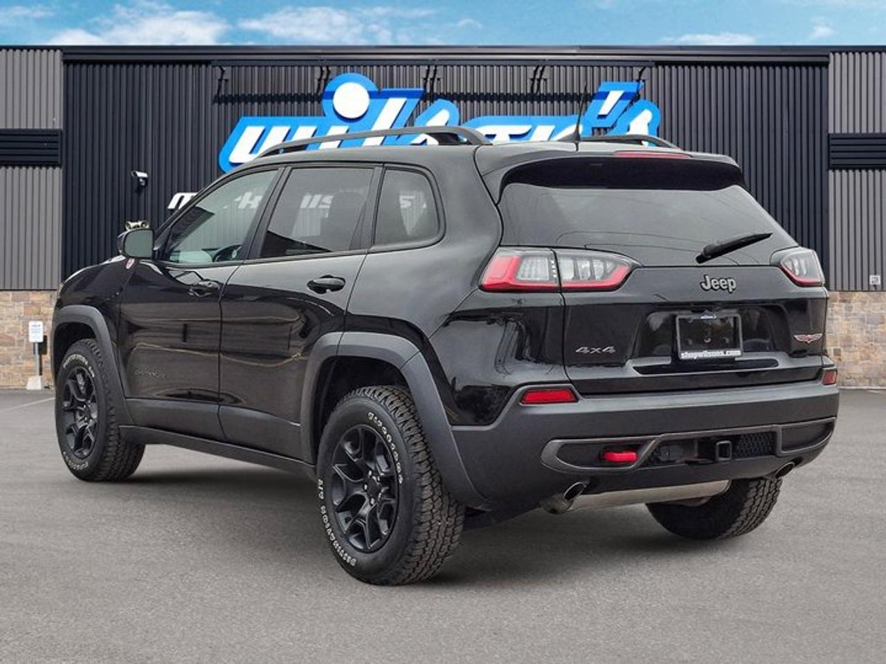 2022 Jeep Cherokee Trailhawk Elite 4x4 | Leather | Panoramic Sunroof | Heated + Cooled Seats | Heated Steering & More ! Photo