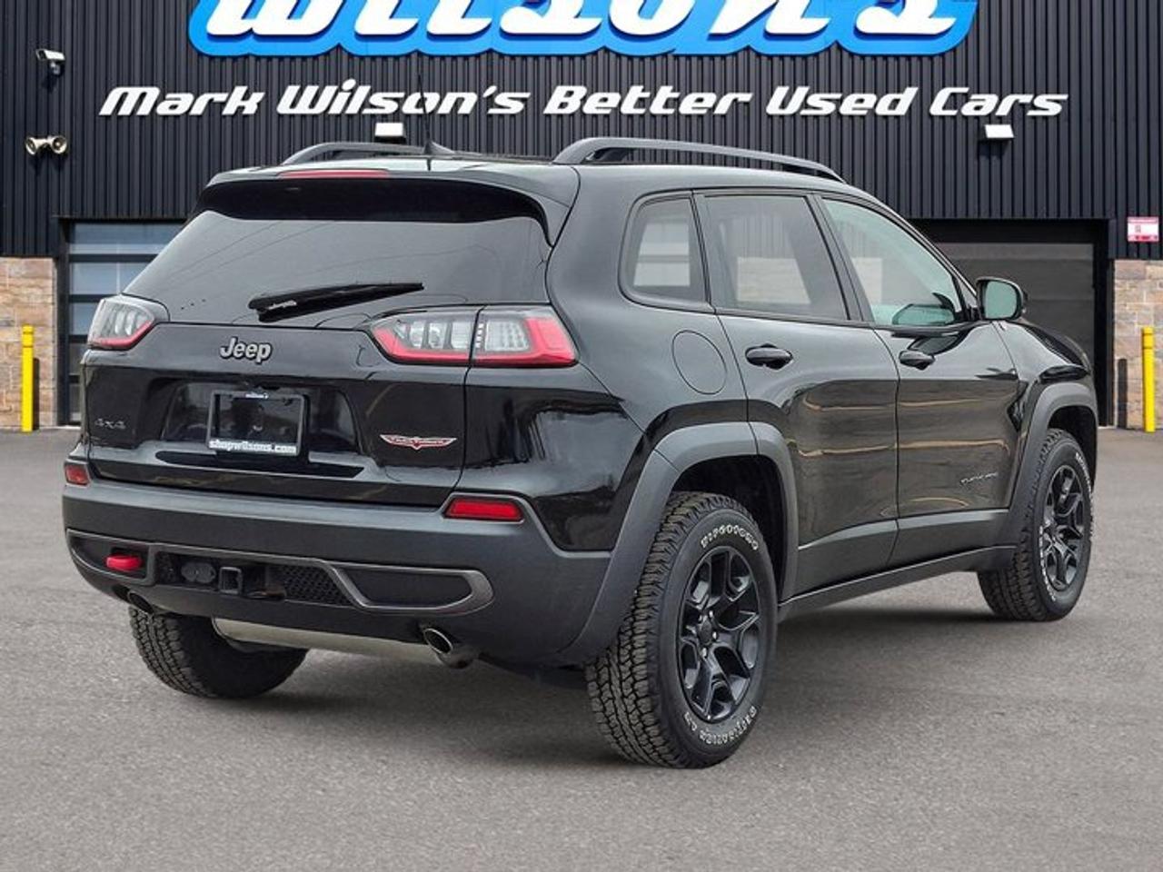 2022 Jeep Cherokee Trailhawk Elite 4x4 | Leather | Panoramic Sunroof | Heated + Cooled Seats | Heated Steering & More ! Photo