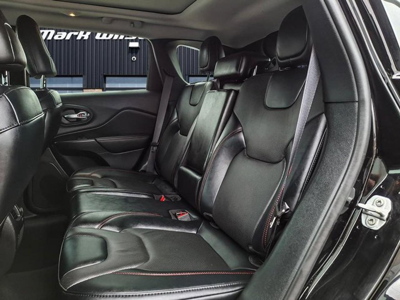 2022 Jeep Cherokee Trailhawk Elite 4x4 | Leather | Panoramic Sunroof | Heated + Cooled Seats | Heated Steering & More ! Photo