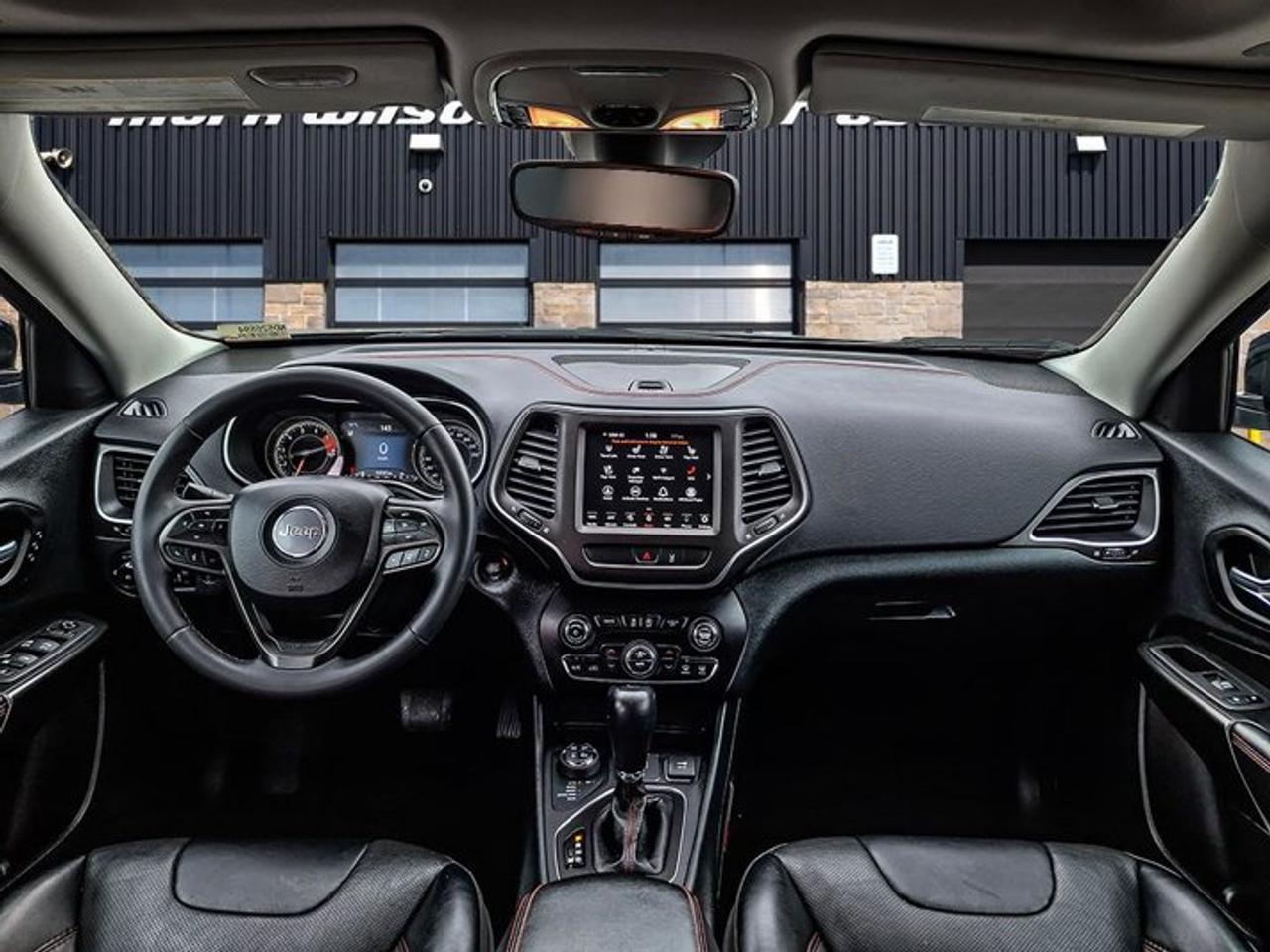 2022 Jeep Cherokee Trailhawk Elite 4x4 | Leather | Panoramic Sunroof | Heated + Cooled Seats | Heated Steering & More ! Photo