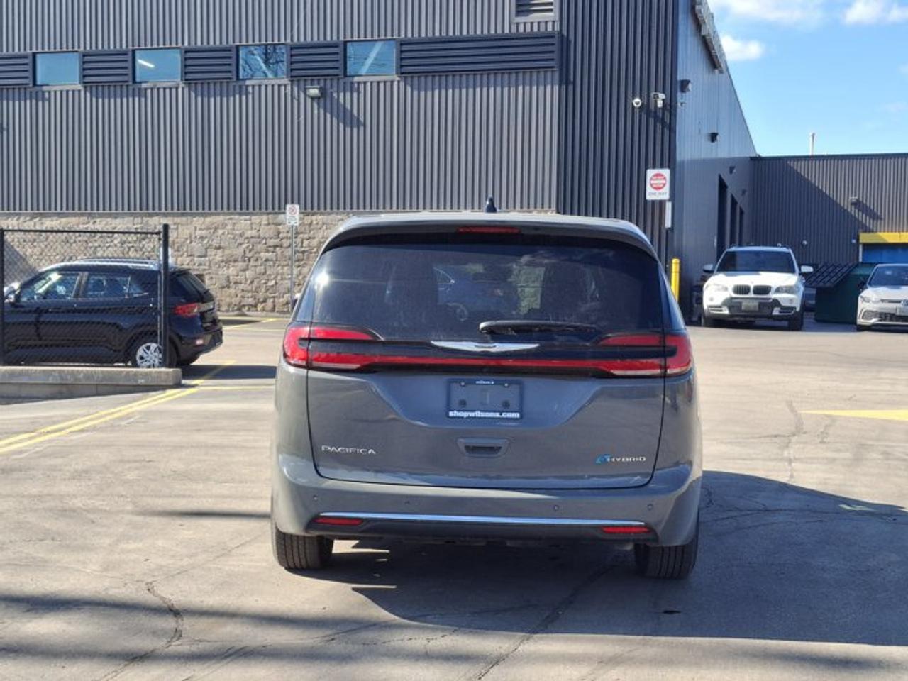 2025 Chrysler Pacifica Hybrid Select | Leather | Adaptive Cruise | Heated Wheel + Seats | Power Sliding Doors + Liftgate and More! Photo