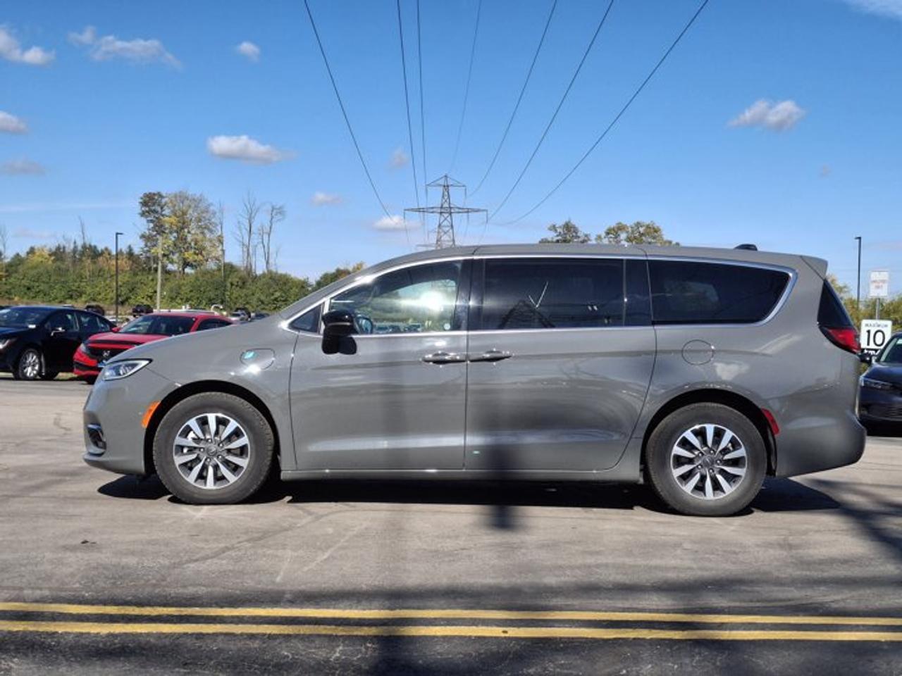 2025 Chrysler Pacifica Hybrid Select | Leather | Adaptive Cruise | Heated Wheel + Seats | Power Sliding Doors + Liftgate and More! Photo1