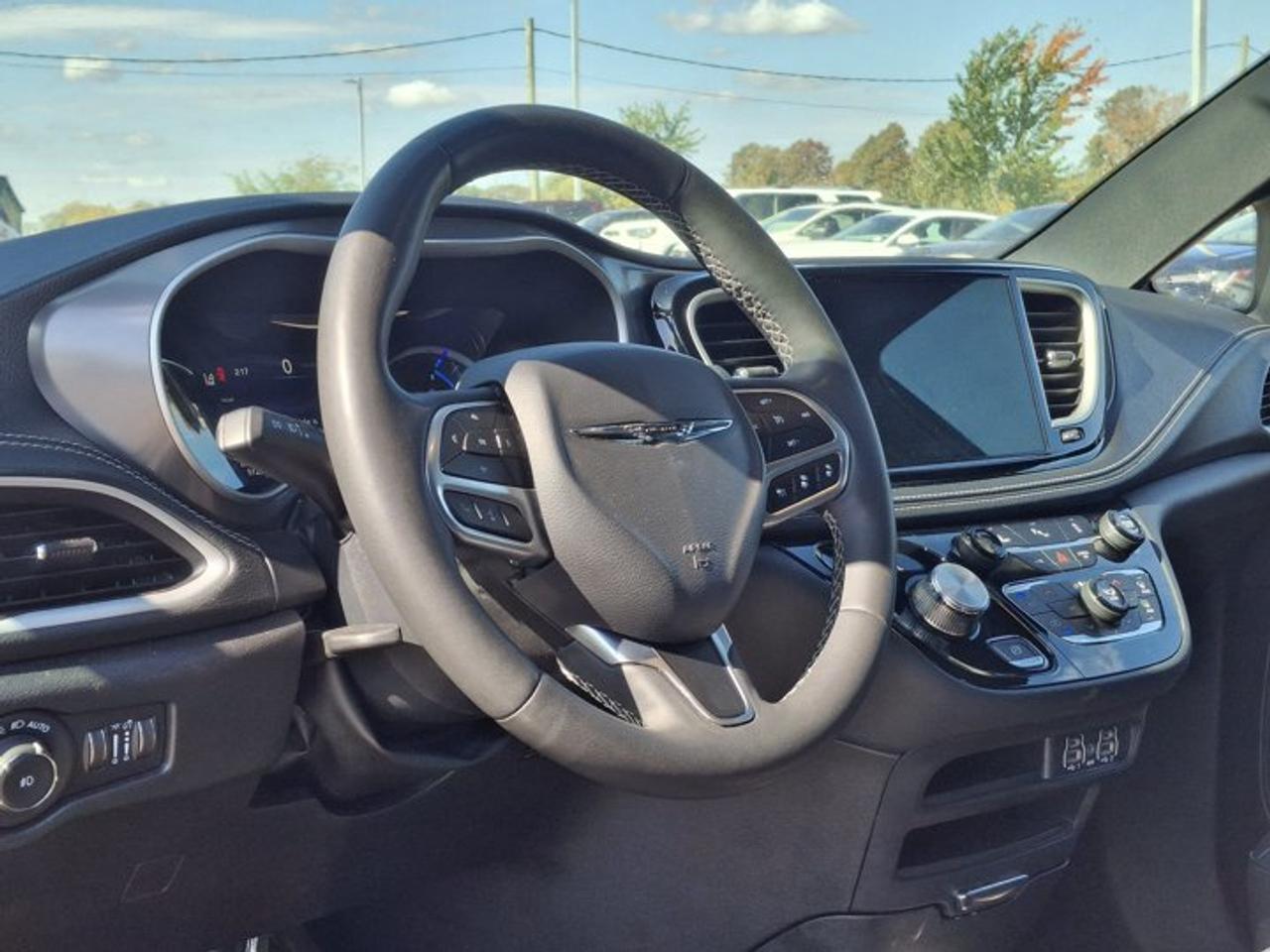 2025 Chrysler Pacifica Hybrid Select | Leather | Adaptive Cruise | Heated Wheel + Seats | Power Sliding Doors + Liftgate and More! Photo