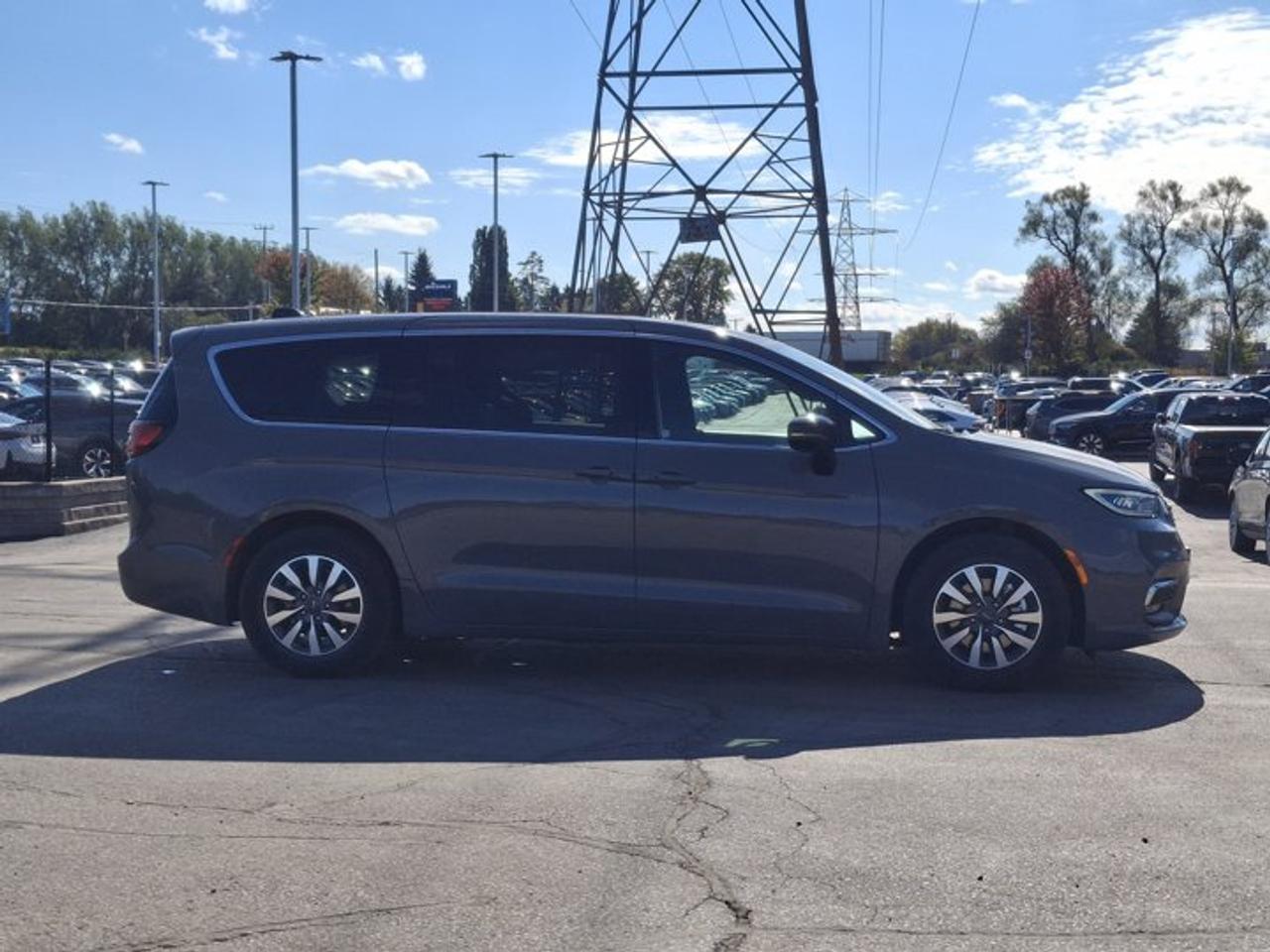 2025 Chrysler Pacifica Hybrid Select | Leather | Adaptive Cruise | Heated Wheel + Seats | Power Sliding Doors + Liftgate and More! Photo