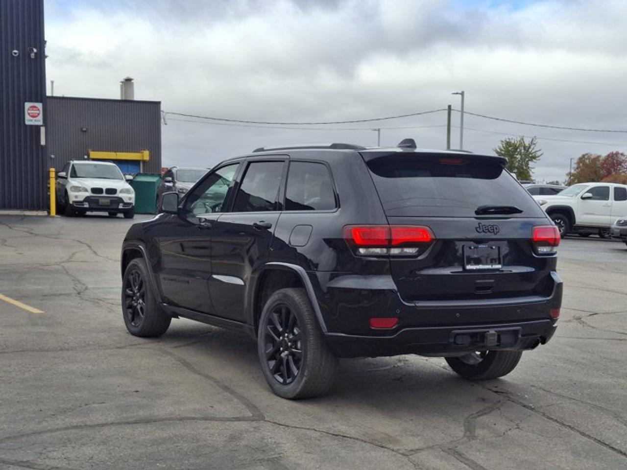 2021 Jeep Grand Cherokee Altitude 4x4 | Leather + Suede Seats | Heated Seats + Steering | Remote Start | and More ! Photo