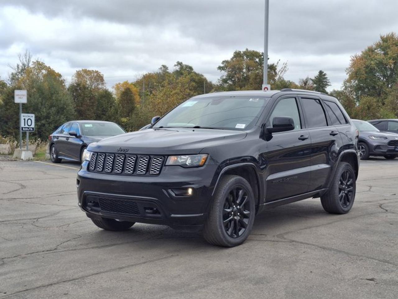 2021 Jeep Grand Cherokee Altitude 4x4 | Leather + Suede Seats | Heated Seats + Steering | Remote Start | and More ! Photo