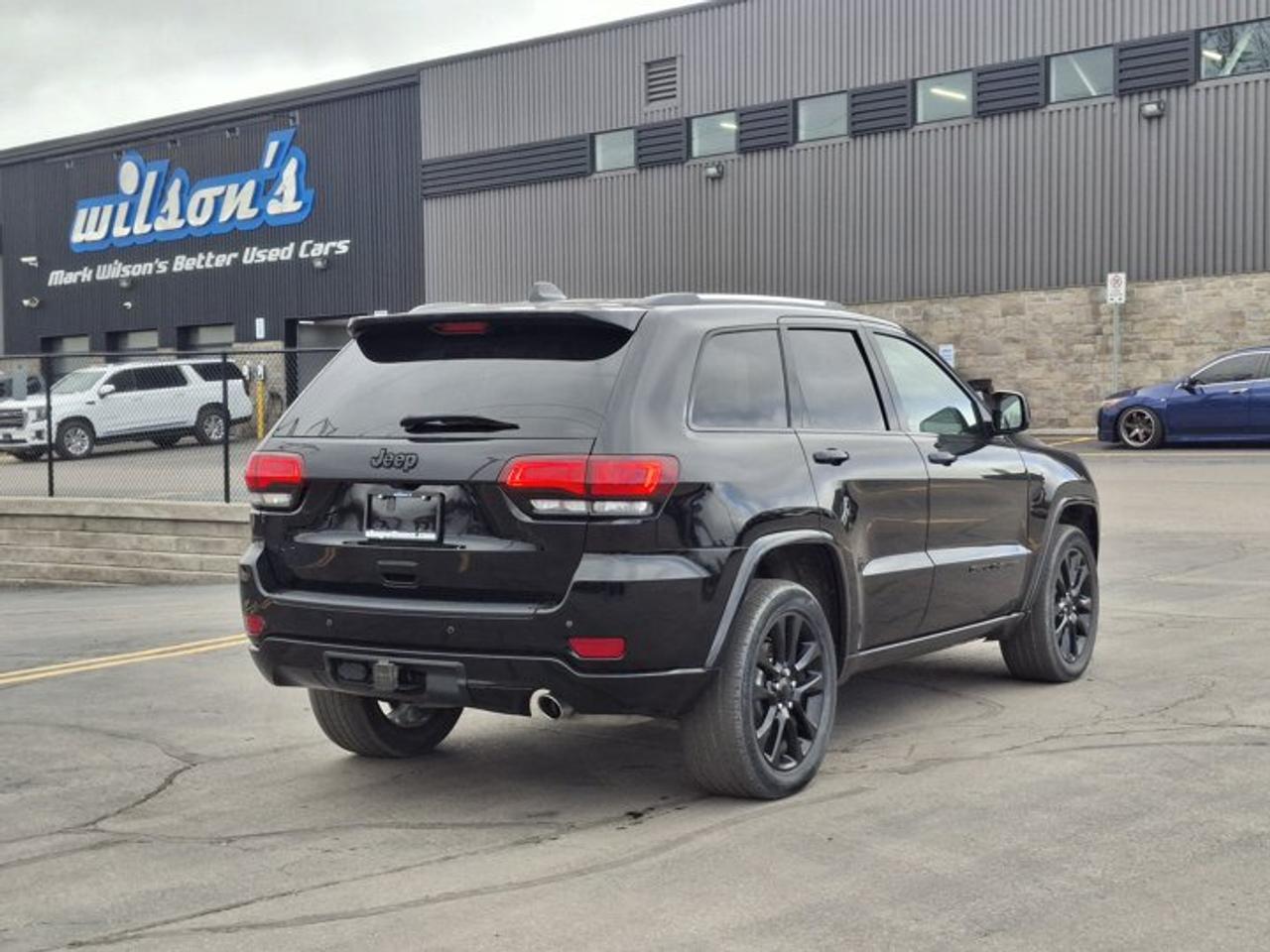 2021 Jeep Grand Cherokee Altitude 4x4 | Leather + Suede Seats | Heated Seats + Steering | Remote Start | and More ! Photo