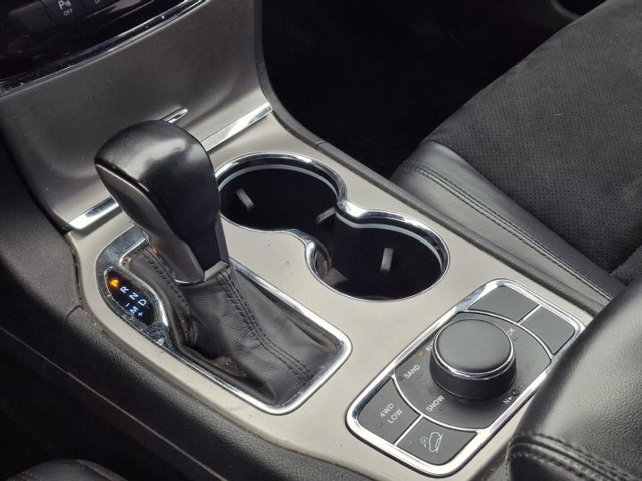 2021 Jeep Grand Cherokee Altitude 4x4 | Leather + Suede Seats | Heated Seats + Steering | Remote Start | and More ! Photo