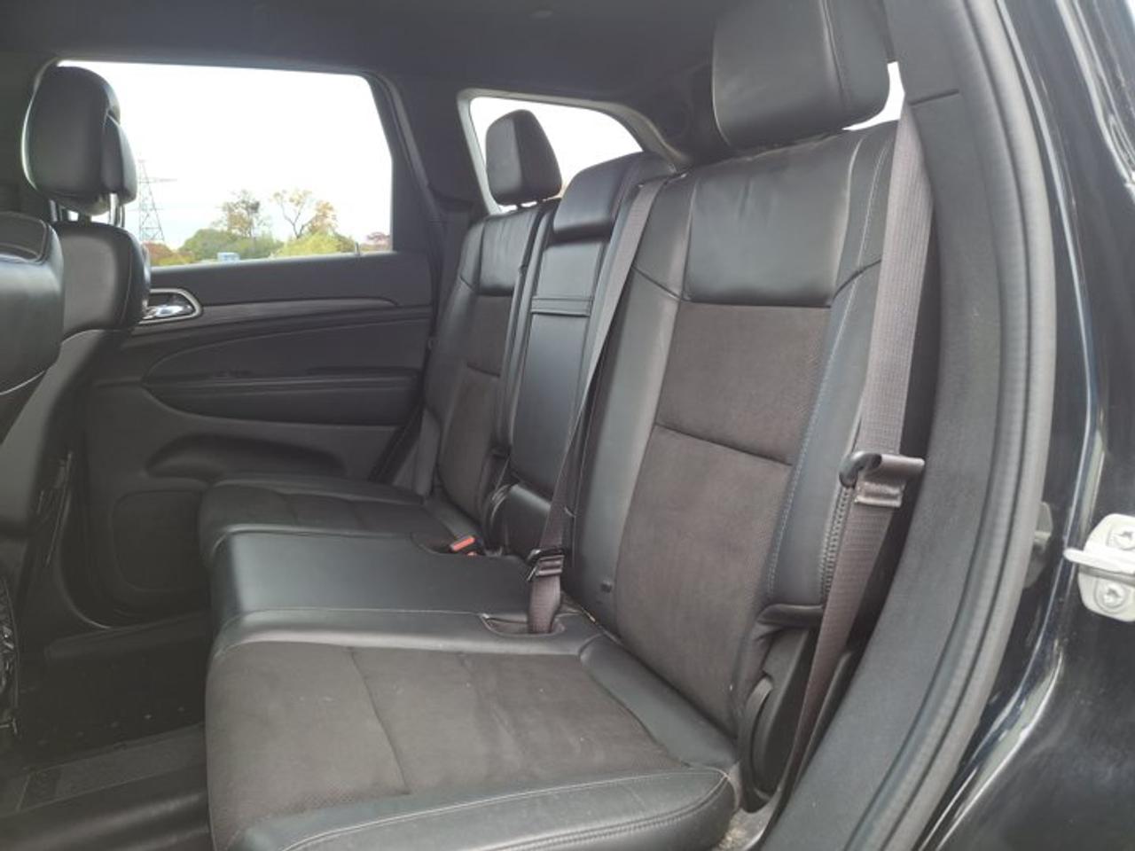 2021 Jeep Grand Cherokee Altitude 4x4 | Leather + Suede Seats | Heated Seats + Steering | Remote Start | and More ! Photo