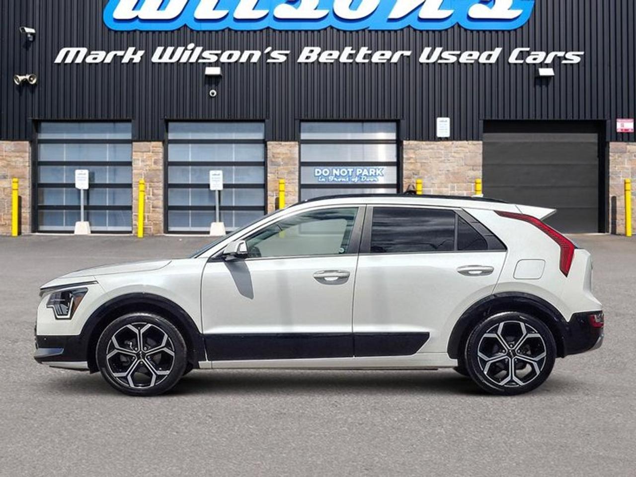 2023 Kia NIRO SX | Leather | Sunroof | Heated + Cooled Seats | Heated Steering | Harman Kardon | and More ! Photo