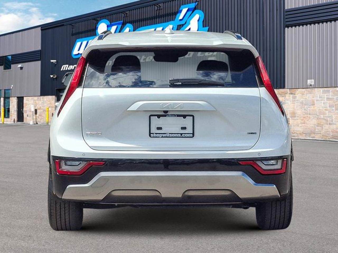 2023 Kia NIRO SX | Leather | Sunroof | Heated + Cooled Seats | Heated Steering | Harman Kardon | and More ! Photo3