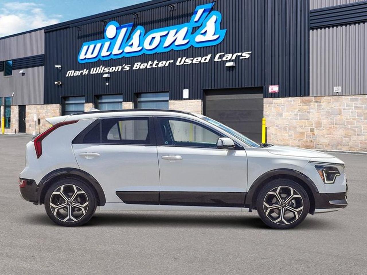 2023 Kia NIRO SX | Leather | Sunroof | Heated + Cooled Seats | Heated Steering | Harman Kardon | and More ! Photo