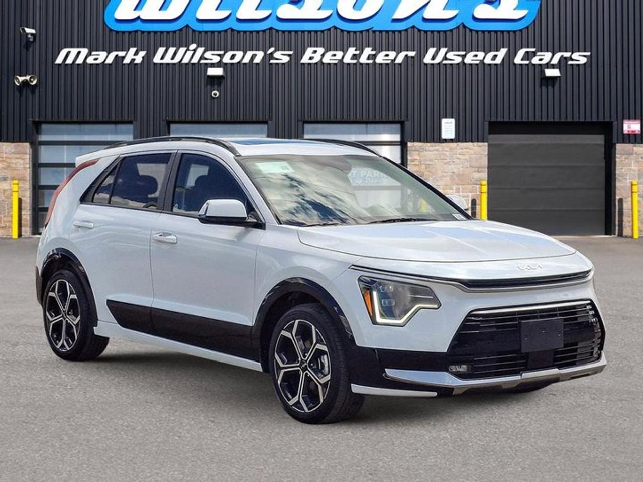 2023 Kia NIRO SX | Leather | Sunroof | Heated + Cooled Seats | Heated Steering | Harman Kardon | and More ! Photo