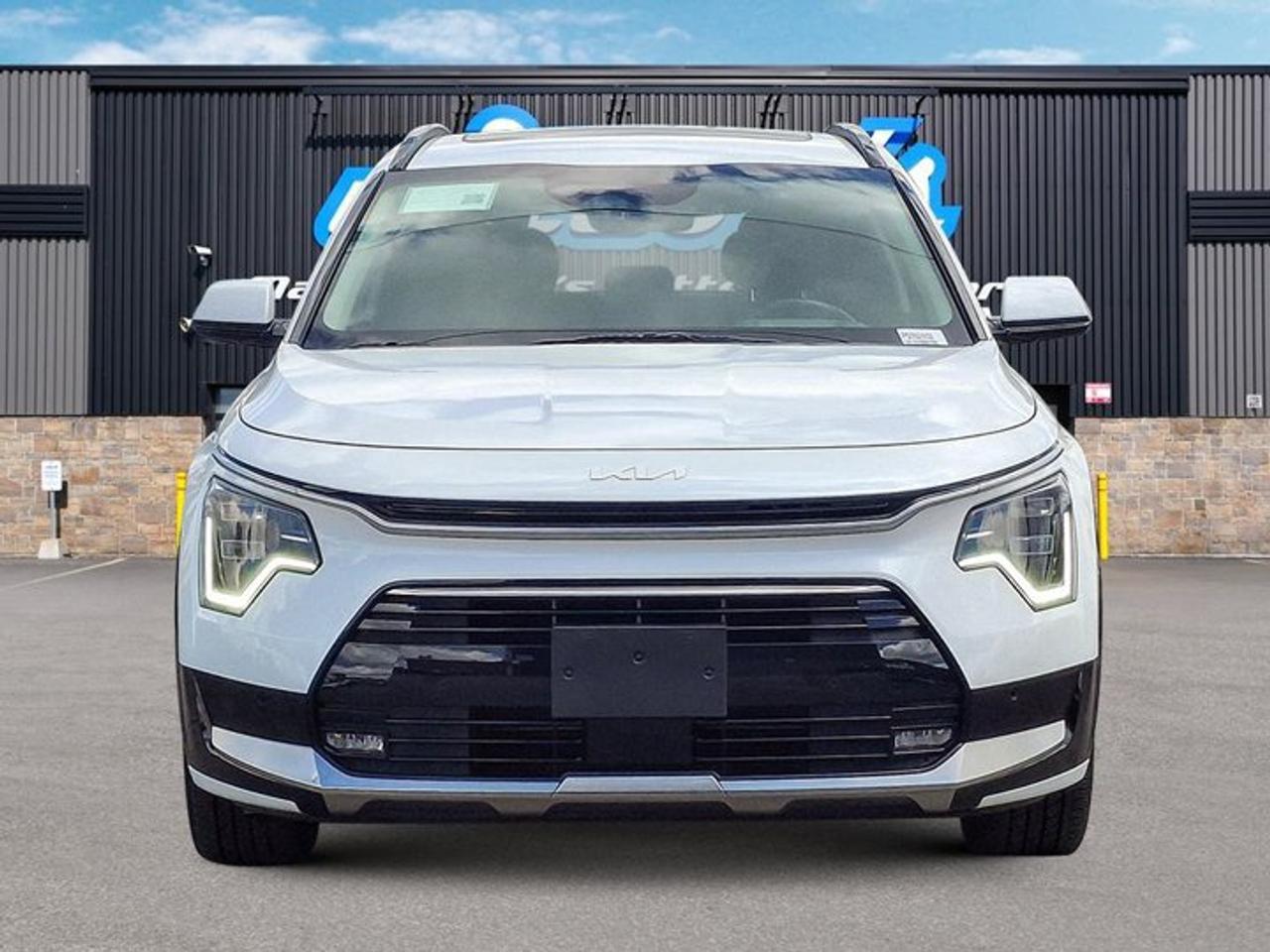 2023 Kia NIRO SX | Leather | Sunroof | Heated + Cooled Seats | Heated Steering | Harman Kardon | and More ! Photo
