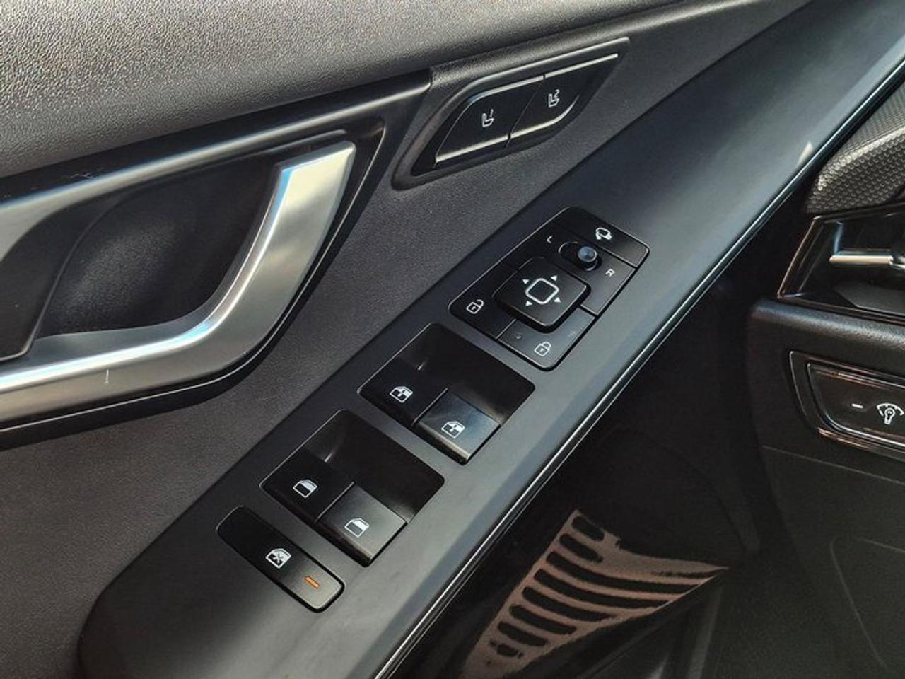 2023 Kia NIRO SX | Leather | Sunroof | Heated + Cooled Seats | Heated Steering | Harman Kardon | and More ! Photo