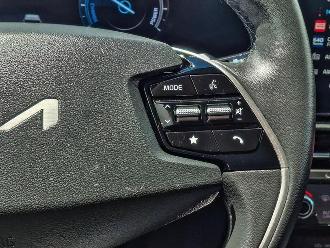 2023 Kia NIRO SX | Leather | Sunroof | Heated + Cooled Seats | Heated Steering | Harman Kardon | and More ! Photo