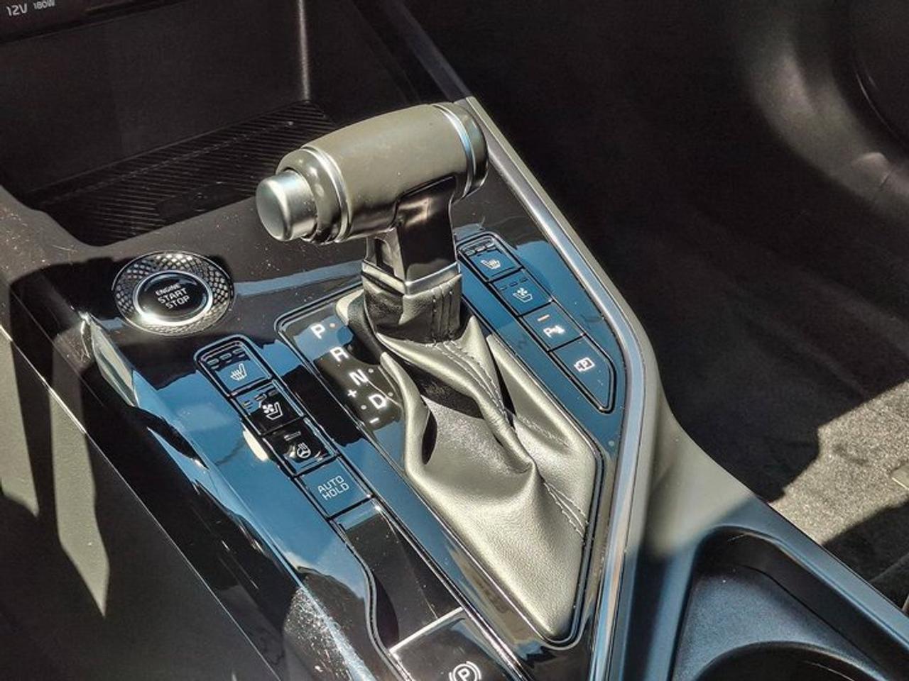 2023 Kia NIRO SX | Leather | Sunroof | Heated + Cooled Seats | Heated Steering | Harman Kardon | and More ! Photo