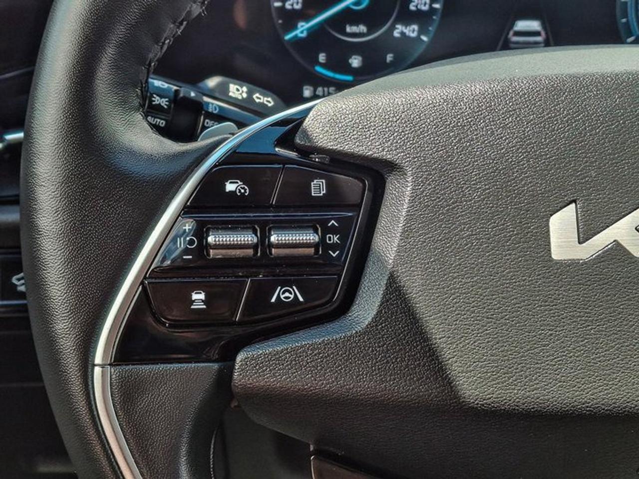 2023 Kia NIRO SX | Leather | Sunroof | Heated + Cooled Seats | Heated Steering | Harman Kardon | and More ! Photo