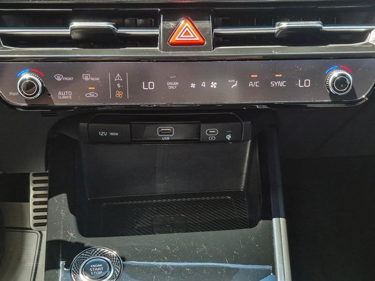 2023 Kia NIRO SX | Leather | Sunroof | Heated + Cooled Seats | Heated Steering | Harman Kardon | and More ! Photo