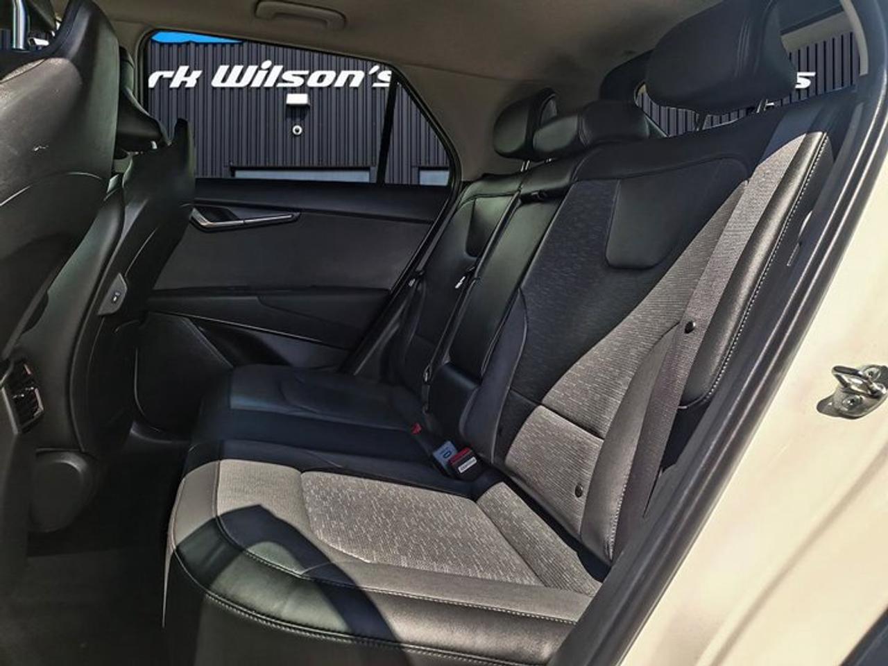 2023 Kia NIRO SX | Leather | Sunroof | Heated + Cooled Seats | Heated Steering | Harman Kardon | and More ! Photo