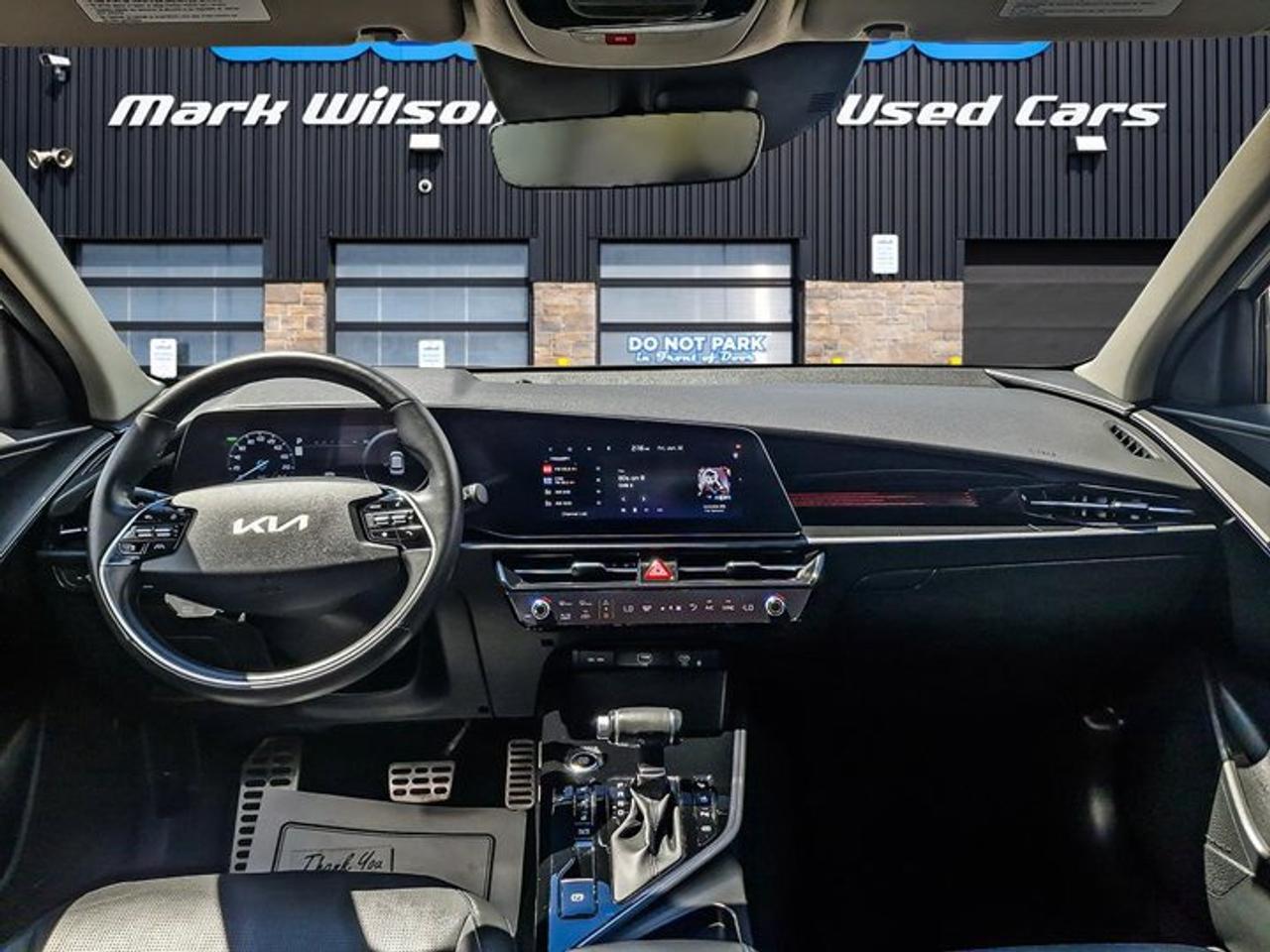 2023 Kia NIRO SX | Leather | Sunroof | Heated + Cooled Seats | Heated Steering | Harman Kardon | and More ! Photo