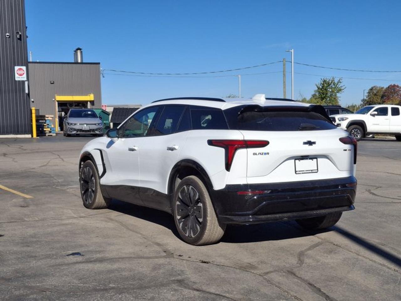 2024 Chevrolet Blazer EV eAWD RS | Split Leather | Heated + Cooled Seats | Adaptive Cruise | Remote Start | BSM and More ! Photo