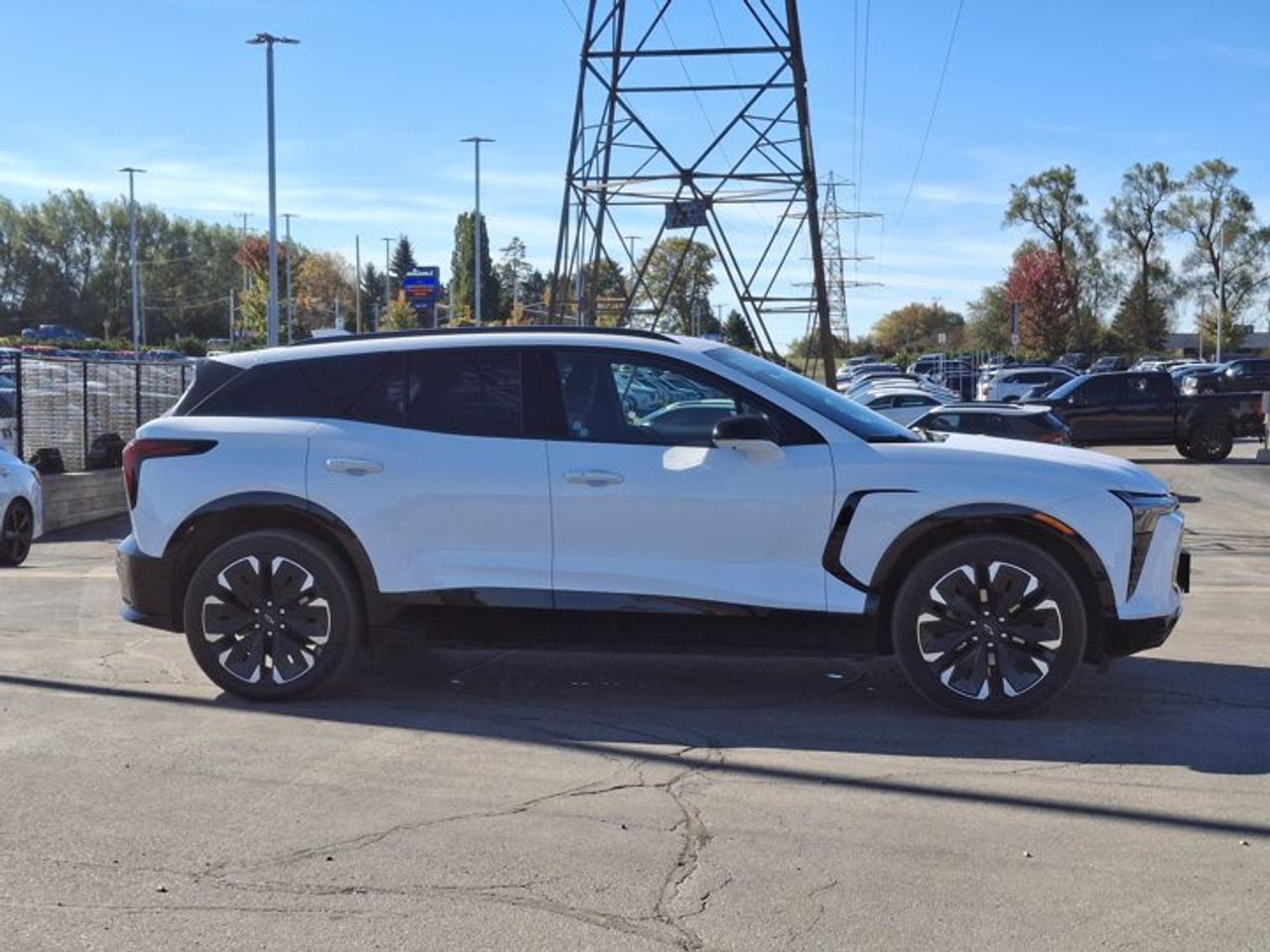 2024 Chevrolet Blazer EV eAWD RS | Split Leather | Heated + Cooled Seats | Adaptive Cruise | Remote Start | BSM and More ! Photo