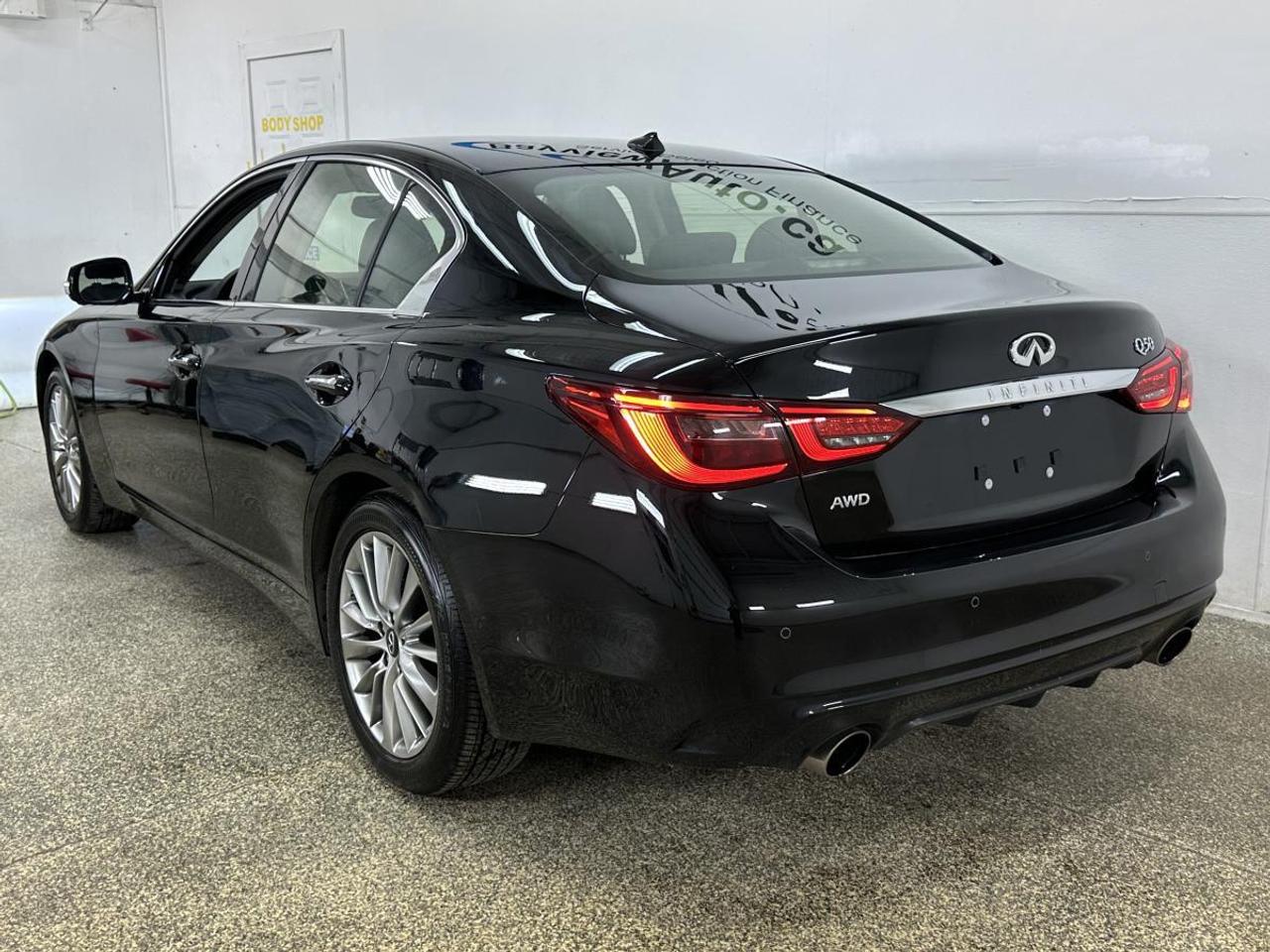 2024 Infiniti Q50 Luxe LUXURY/AWD/BLACK LEATHER/SUNROOF/30KM/OFF INFINITI LEASE! Photo