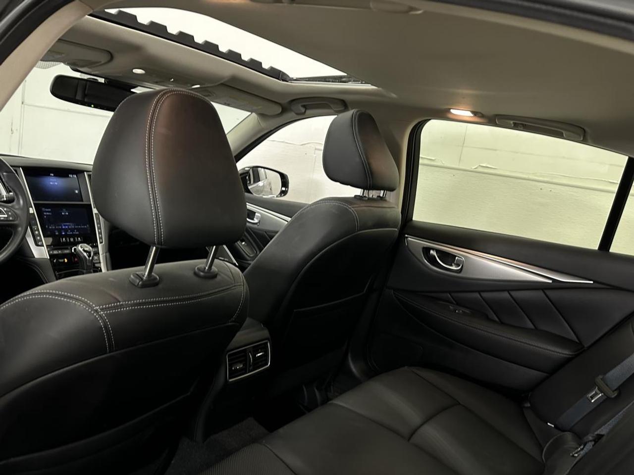 2024 Infiniti Q50 Luxe LUXURY/AWD/BLACK LEATHER/SUNROOF/30KM/OFF INFINITI LEASE! Photo