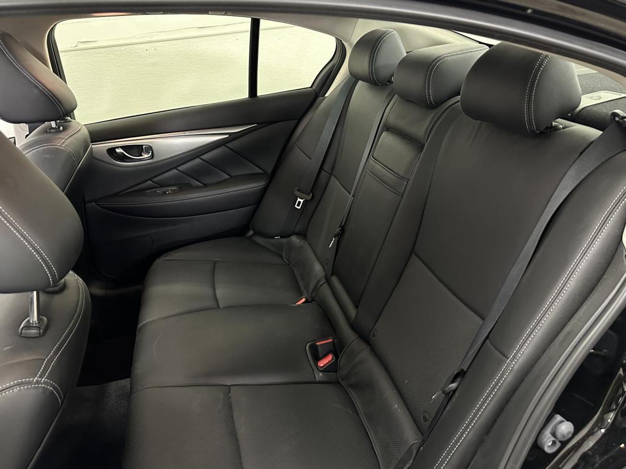 2024 Infiniti Q50 Luxe LUXURY/AWD/BLACK LEATHER/SUNROOF/30KM/OFF INFINITI LEASE! Photo
