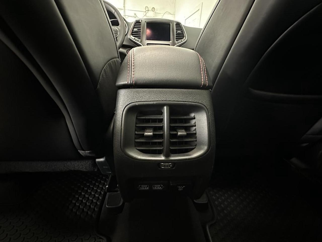 2022 Jeep Cherokee Trailhawk TRAILHAWK ELITE/4X4/PANOROOF/LEATHER/NAVI/PWR GATE/OFF LEASE! Photo