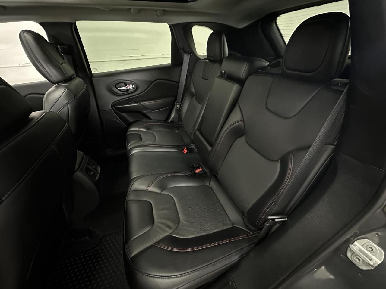 2022 Jeep Cherokee Trailhawk TRAILHAWK ELITE/4X4/PANOROOF/LEATHER/NAVI/PWR GATE/OFF LEASE! Photo