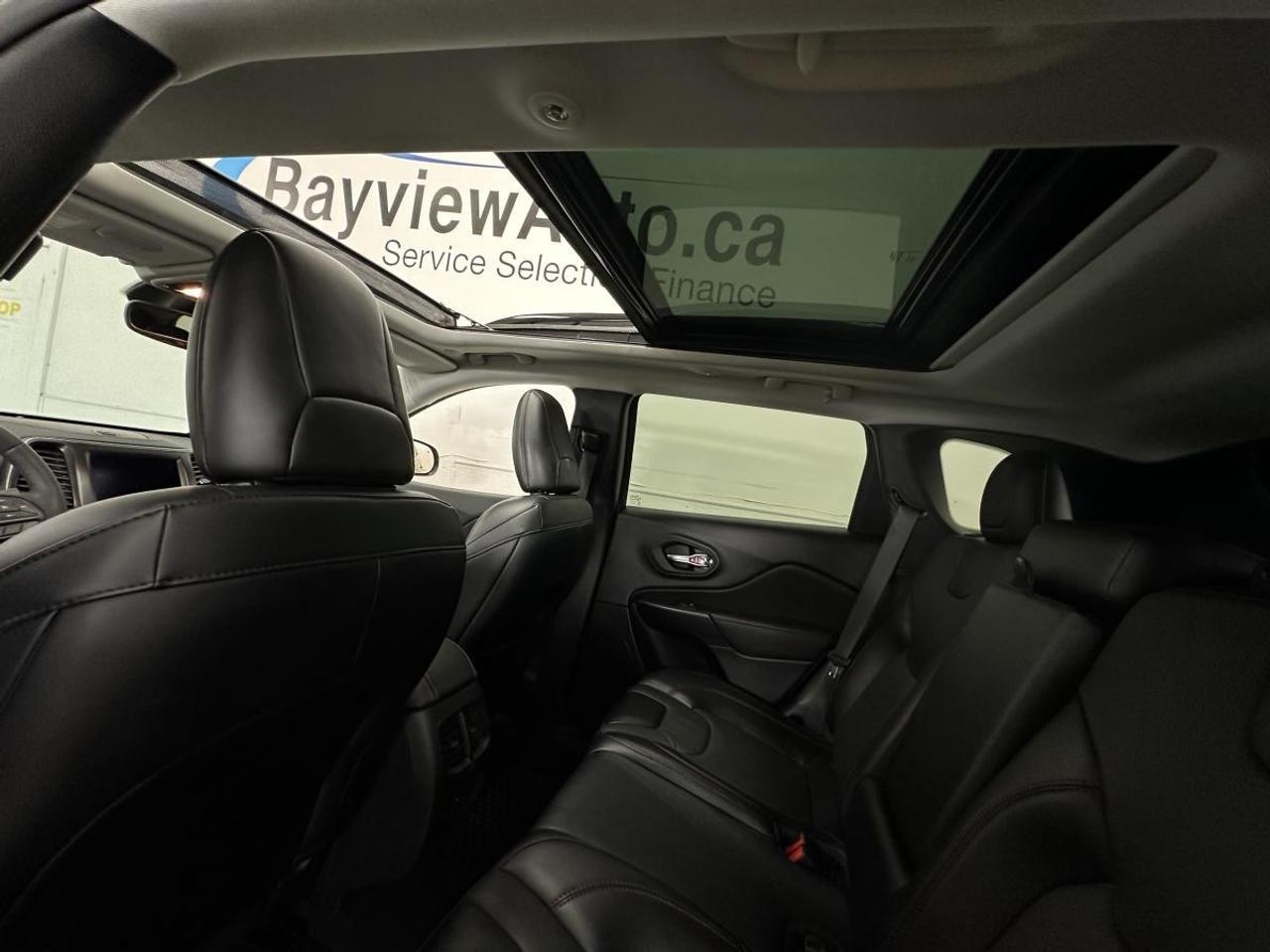 2022 Jeep Cherokee Trailhawk TRAILHAWK ELITE/4X4/PANOROOF/LEATHER/NAVI/PWR GATE/OFF LEASE! Photo