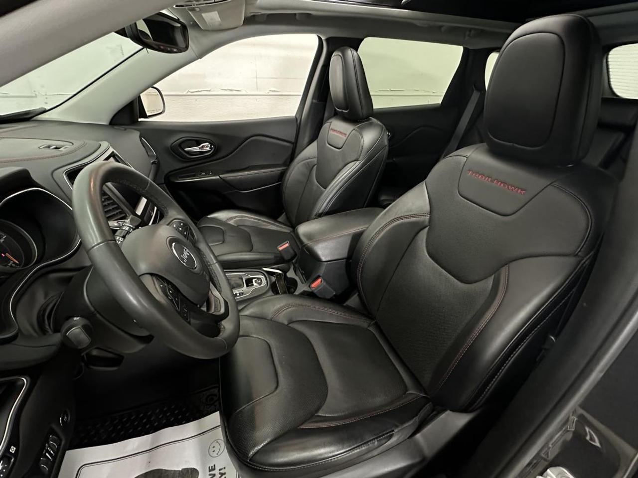 2022 Jeep Cherokee Trailhawk TRAILHAWK ELITE/4X4/PANOROOF/LEATHER/NAVI/PWR GATE/OFF LEASE! Photo