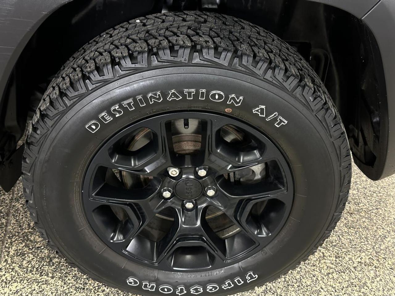 2022 Jeep Cherokee Trailhawk TRAILHAWK ELITE/4X4/PANOROOF/LEATHER/NAVI/PWR GATE/OFF LEASE! Photo
