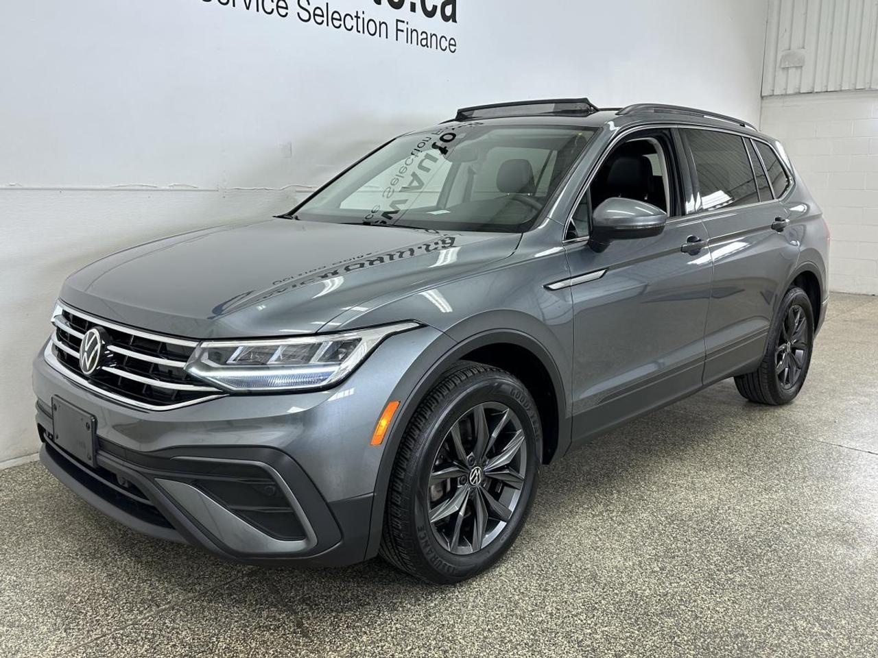 2023 Volkswagen Tiguan Comfortline COMFORTLINE/4MOTION/PANOROOF/LEATHER/66KM/OFF VW LEASE! Photo