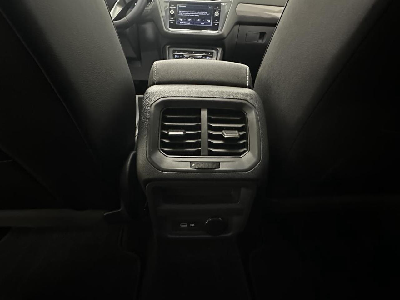 2023 Volkswagen Tiguan Comfortline COMFORTLINE/4MOTION/PANOROOF/LEATHER/66KM/OFF VW LEASE! Photo