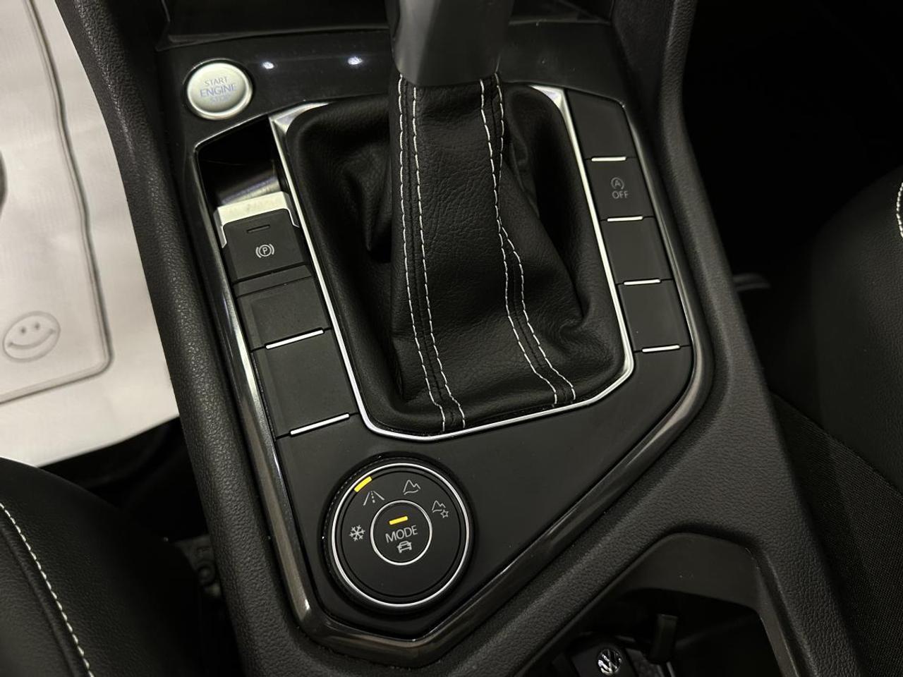 2023 Volkswagen Tiguan Comfortline COMFORTLINE/4MOTION/PANOROOF/LEATHER/66KM/OFF VW LEASE! Photo