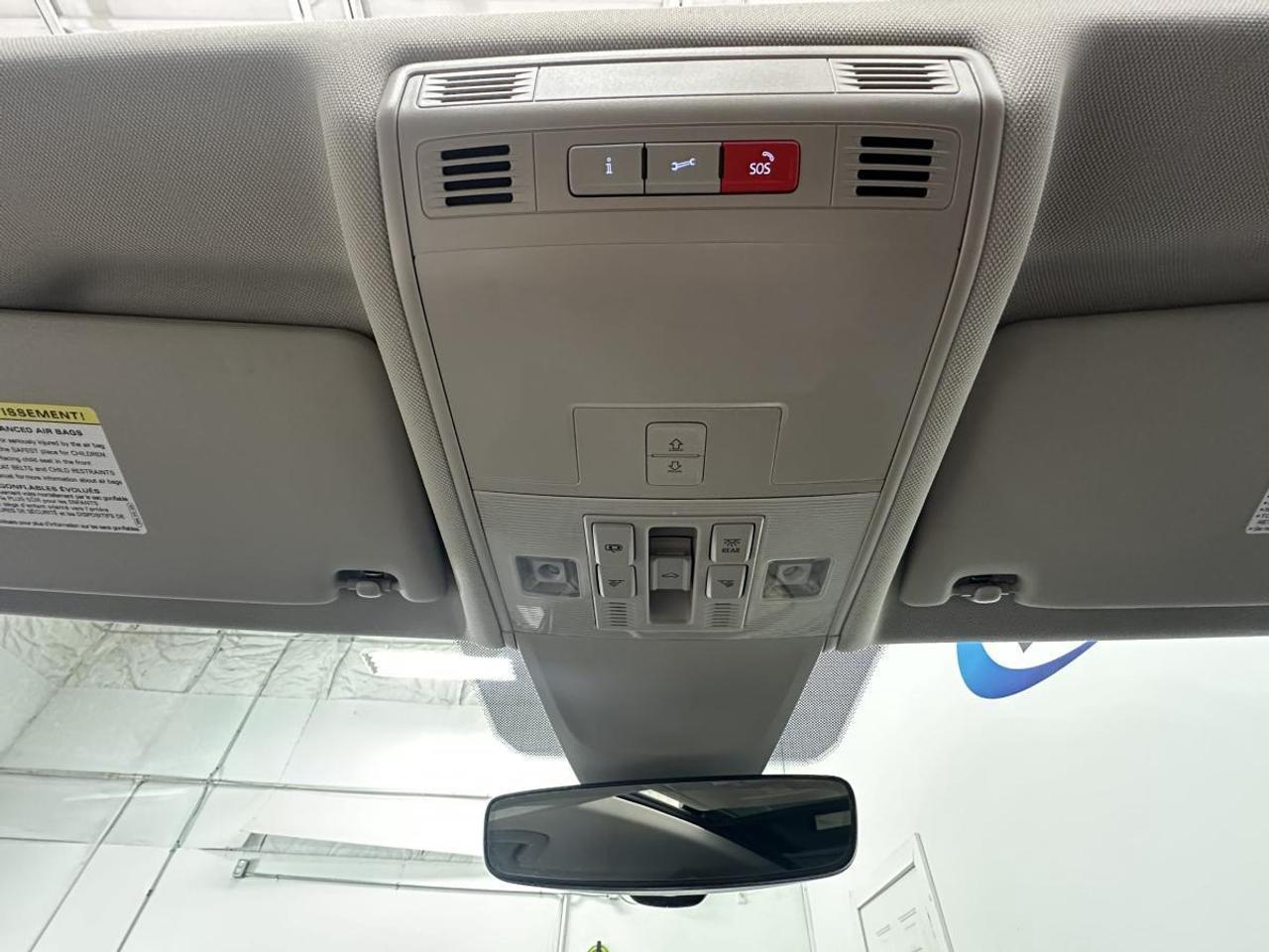 2023 Volkswagen Tiguan Comfortline COMFORTLINE/4MOTION/PANOROOF/LEATHER/66KM/OFF VW LEASE! Photo