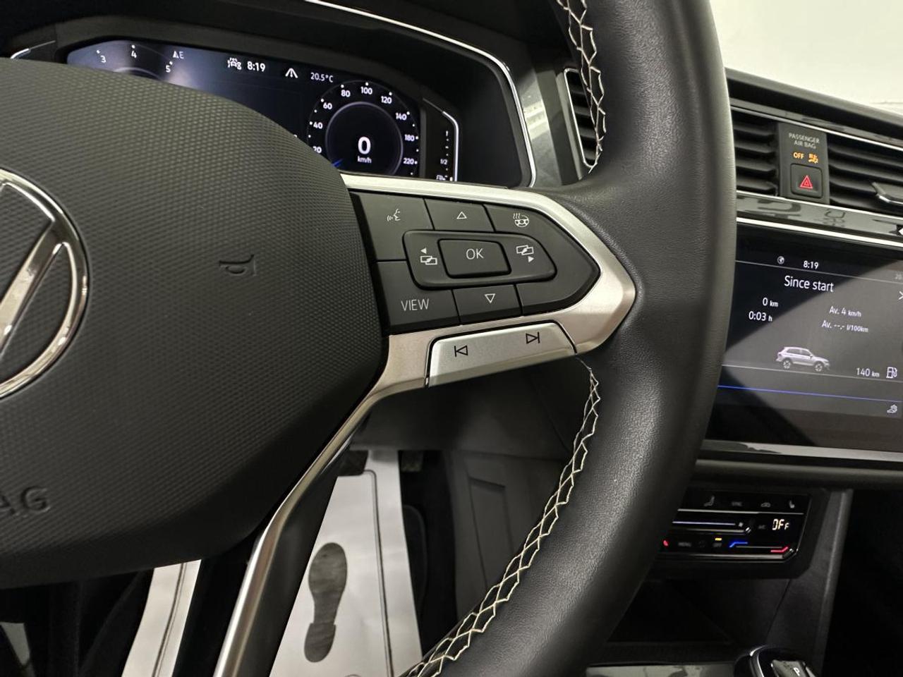 2023 Volkswagen Tiguan Comfortline COMFORTLINE/4MOTION/PANOROOF/LEATHER/66KM/OFF VW LEASE! Photo