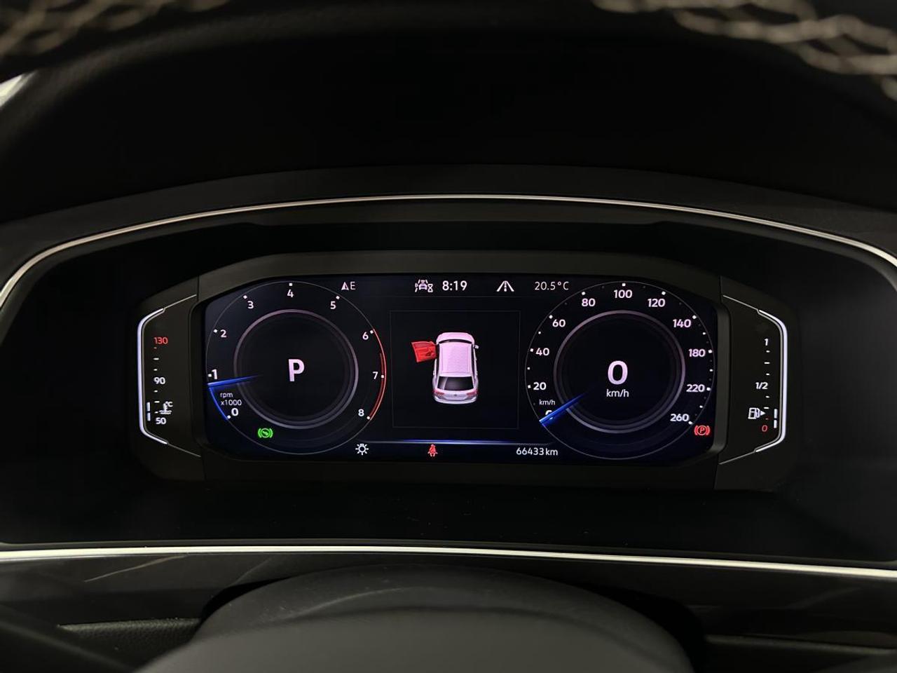 2023 Volkswagen Tiguan Comfortline COMFORTLINE/4MOTION/PANOROOF/LEATHER/66KM/OFF VW LEASE! Photo